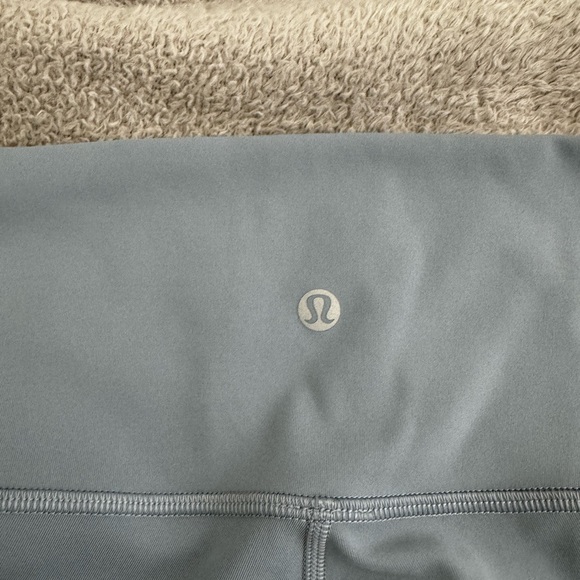 Lululemon wonder under size 6 in chambray color NEVER WORN - Picture 3 of 5